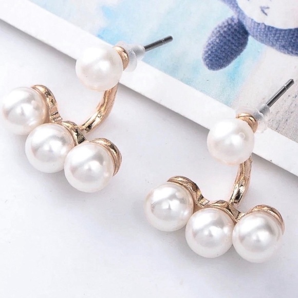 Jewelry - Gold/Pearl Studs w/Matching Earring Jackets